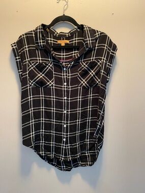 Black & White Plaid Cap-Sleeve Button-Front Top